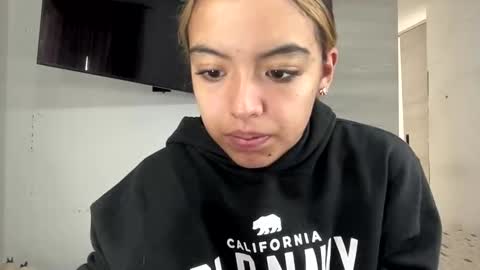 Snapshot of anotella_aa chatting on 15, 4, 2026 anotella_aa online show from 15, 4, 2026