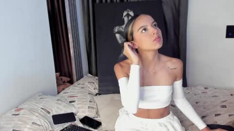Snapshot of anotella_aa chatting on 15, 5, 2026 anotella_aa online show from 15, 5, 2026