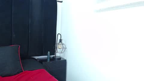 Anthonelaa   online show from 5, 3, 2025