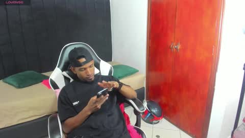 Snapshot of anthoy_wayans chatting on 7, 1, 2026 online show from 7, 1, 2026