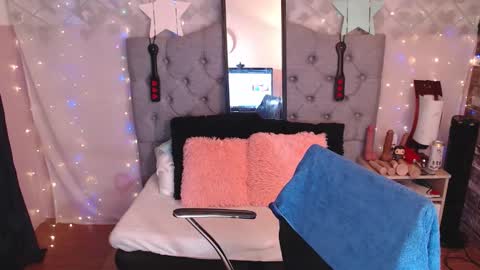 Snapshot of antolyh_c chatting on 15, 12, 2025 antolyh_c online show from 15, 12, 2025