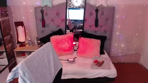 Snapshot of antolyh_c chatting on 5, 2, 2026 antolyh_c online show from 5, 2, 2026