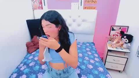 antonela_xx3 online show from 7, 4, 2026