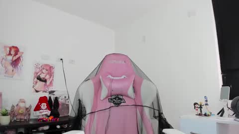 Snapshot of antonella_28_ chatting on 18, 12, 2025 Antonella online show from 18, 12, 2025