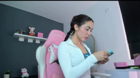 Snapshot of antonella_28_ chatting on 19, 6, 2026 Antonella online show from 19, 6, 2026