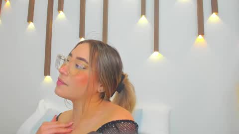 A N T O N E L L A  online show from 18, 2, 2025