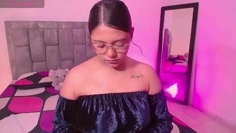 Snapshot of antonella_hot_x chatting on 5, 1, 2026 Antonella online show from 5, 1, 2026