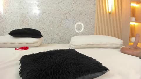 Snapshot of antonella_west chatting on 8, 10, 2025 Anto online show from 8, 10, 2025