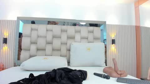 Snapshot of antonella_west chatting on 7, 11, 2025 Anto online show from 7, 11, 2025