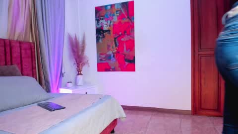 AntonellaHall  online show from 7, 12, 2024