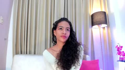 AntonellaHall  online show from 31, 12, 2024