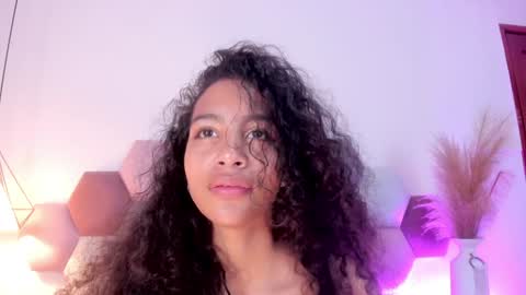 AntonellaHall  online show from 9, 1, 2025