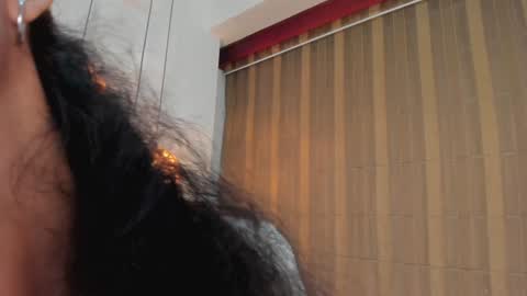 AntonellaHall  online show from 4, 2, 2025