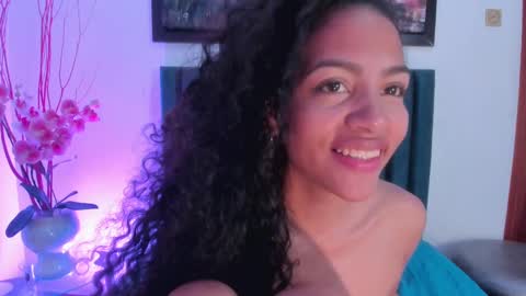 AntonellaHall  online show from 27, 2, 2025