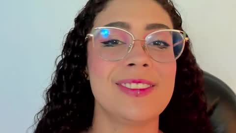 Snapshot of antonellepiercee chatting on 2, 3, 2025 A N T O N E L L E online show from 2, 3, 2025