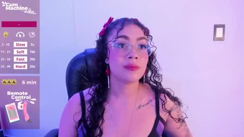 Snapshot of antonellepiercee chatting on 10, 9, 2025 A N T O N E L L E online show from 10, 9, 2025