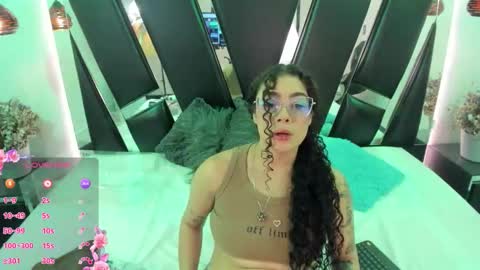 Snapshot of antonellepiercee chatting on 24, 9, 2025 A N T O N E L L E online show from 24, 9, 2025