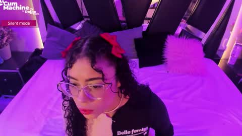 Snapshot of antonellepiercee chatting on 10, 10, 2025 A N T O N E L L E online show from 10, 10, 2025