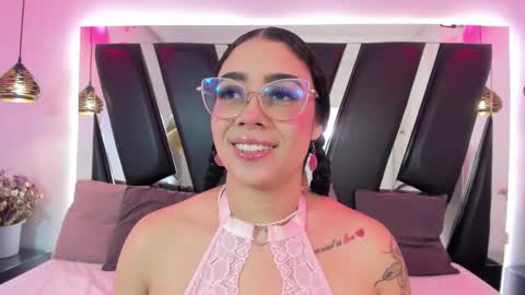 Snapshot of antonellepiercee chatting on 14, 11, 2025 A N T O N E L L E online show from 14, 11, 2025