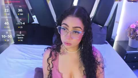 Snapshot of antonellepiercee chatting on 19, 11, 2025 A N T O N E L L E online show from 19, 11, 2025