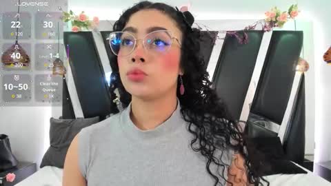 Snapshot of antonellepiercee chatting on 5, 2, 2026 A N T O N E L L E online show from 5, 2, 2026