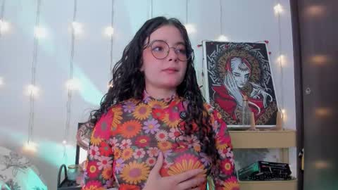 Snapshot of antoniart_ chatting on 21, 12, 2025 Antonia online show from 21, 12, 2025