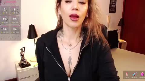 Snapshot of antoniavillamizar chatting on 2, 3, 2025 Anto online show from 2, 3, 2025
