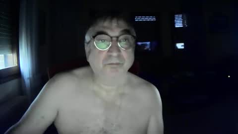 Snapshot of antonio2605 chatting on 15, 12, 2025 Antonio online show from 15, 12, 2025