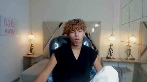 anyelotwink online show from 13, 3, 2026