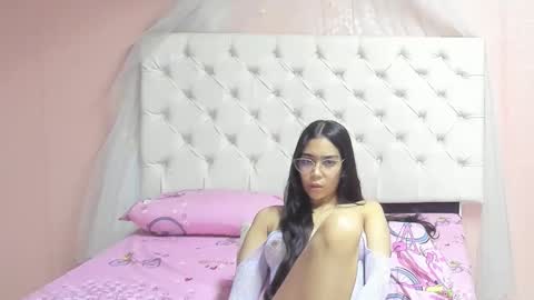 Snapshot of aome_rainbow2 chatting on 11, 11, 2025 Aome Rainbow online show from 11, 11, 2025