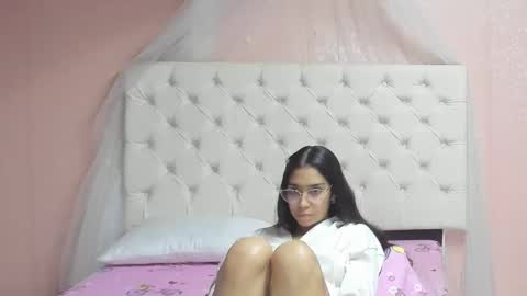 Snapshot of aome_rainbow2 chatting on 15, 11, 2025 Aome Rainbow online show from 15, 11, 2025