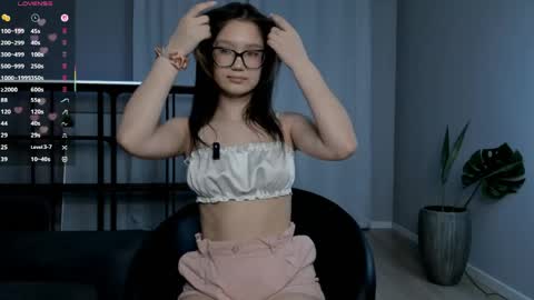 Snapshot of aouva chatting on 12, 4, 2026 Sofia online show from 12, 4, 2026