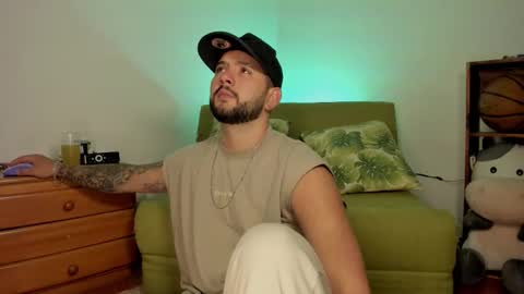 Snapshot of apolorising_ chatting on 6, 10, 2025 Lola  Apolo online show from 6, 10, 2025