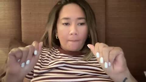 Snapshot of apple_pie_love chatting on 2, 11, 2025 Anika online show from 2, 11, 2025