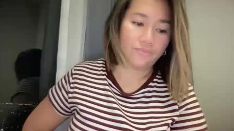 Snapshot of apple_pie_love chatting on 8, 11, 2025 Anika online show from 8, 11, 2025