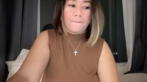 Snapshot of apple_pie_love chatting on 16, 11, 2025 Anika online show from 16, 11, 2025