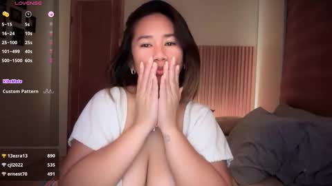 Snapshot of apple_pie_love chatting on 16, 12, 2025 Anika online show from 16, 12, 2025