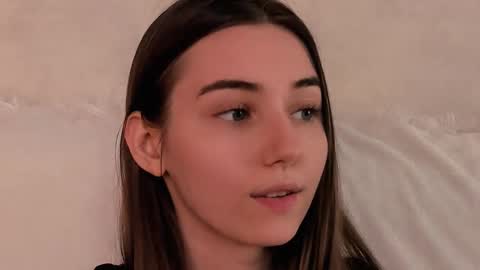 Snapshot of approche_toi_petite chatting on 12, 9, 2025 Meghan online show from 12, 9, 2025