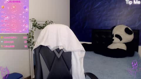 Snapshot of april_dumont chatting on 3, 2, 2025 April online show from 3, 2, 2025