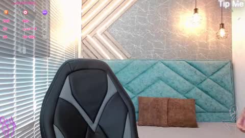 Snapshot of april_dumont chatting on 18, 2, 2025 April online show from 18, 2, 2025