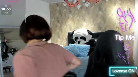 Snapshot of april_dumont chatting on 21, 10, 2025 April online show from 21, 10, 2025