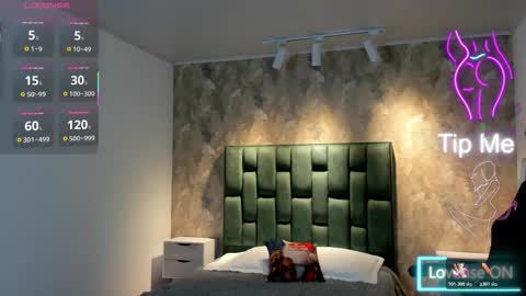 Snapshot of april_dumont chatting on 13, 11, 2025 April online show from 13, 11, 2025