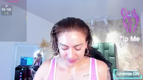 Snapshot of april_dumont chatting on 21, 11, 2025 April online show from 21, 11, 2025