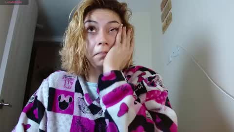 Snapshot of april_dumont5 chatting on 9, 6, 2026 April Dumont online show from 9, 6, 2026