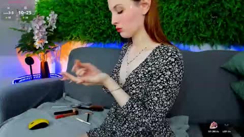 Snapshot of aprilavery chatting on 29, 11, 2025 April online show from 29, 11, 2025