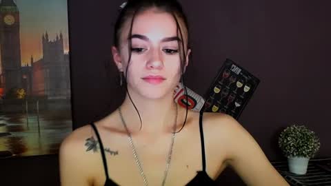 Snapshot of aprillswift_ chatting on 21, 1, 2025 Aprill online show from 21, 1, 2025