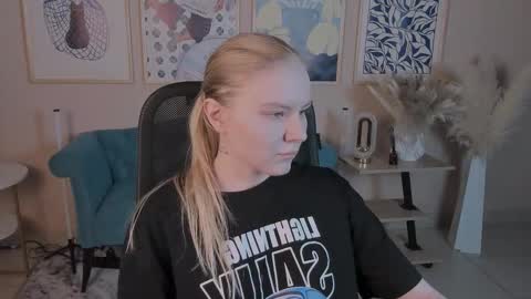 Snapshot of aprilserenity chatting on 2, 11, 2025 April. All year round. online show from 2, 11, 2025