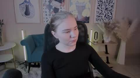 Snapshot of aprilserenity chatting on 5, 11, 2025 April. All year round. online show from 5, 11, 2025