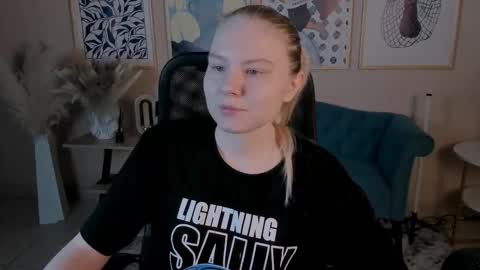 Snapshot of aprilserenity chatting on 11, 11, 2025 April. All year round. online show from 11, 11, 2025