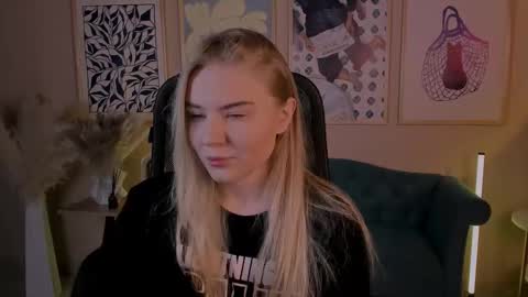 Snapshot of aprilserenity chatting on 21, 11, 2025 April. All year round. online show from 21, 11, 2025